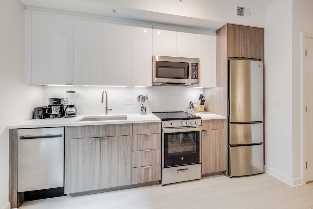 Luxury Apartment, 1 Bedroom (Room décor/layout/colors vary by unit) - Photo 4