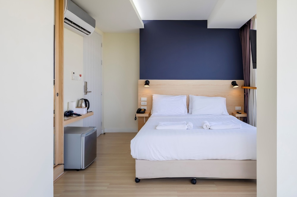 Deluxe Double Room, Non Smoking, City View photo 3