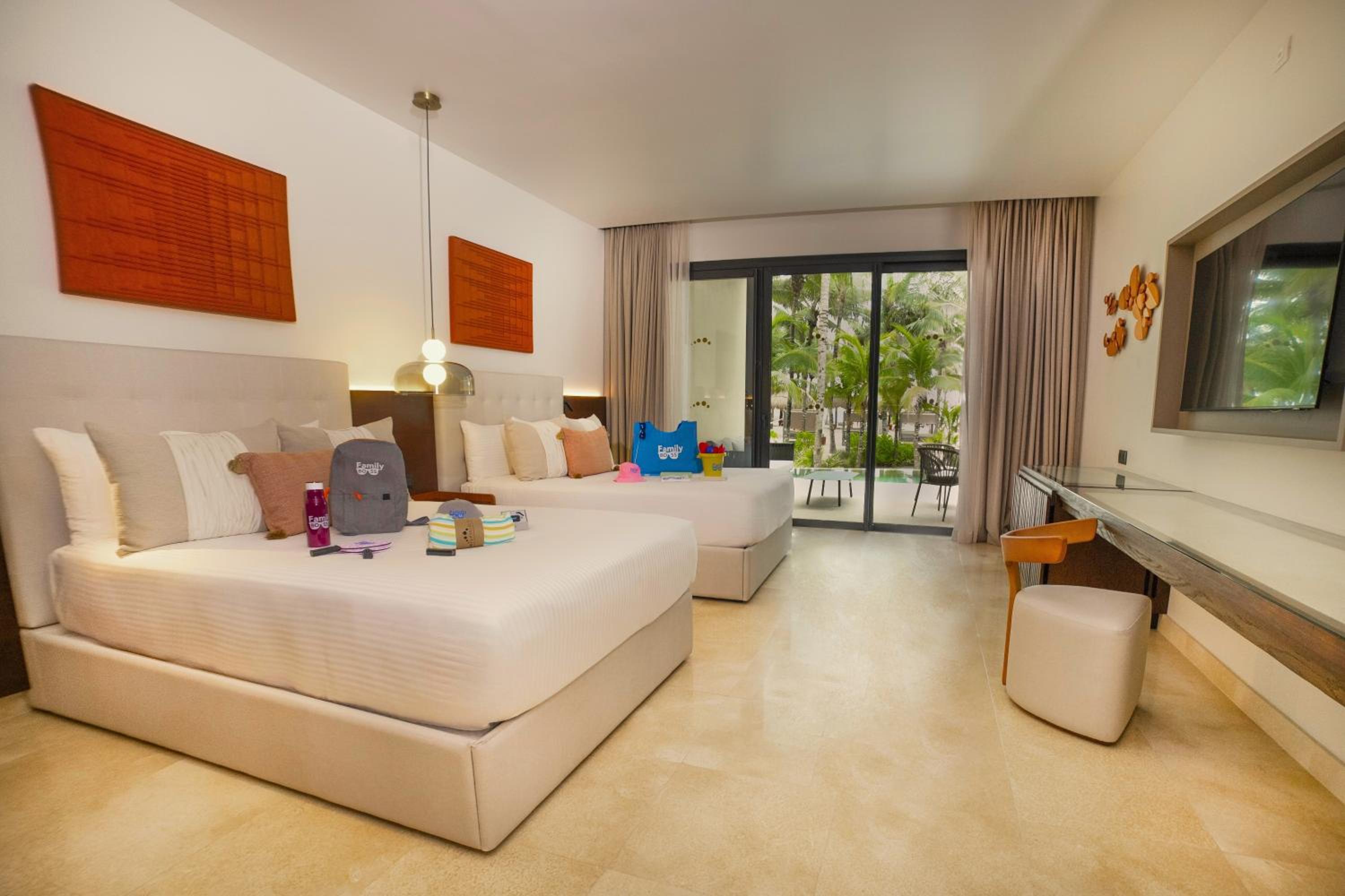 Family Selection Junior Suite Swim up Beachfront
