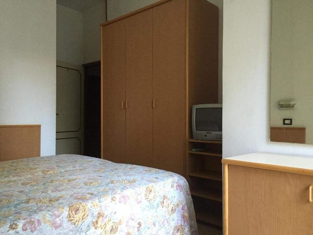 Room (5 pax)
