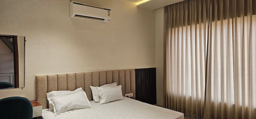 Deluxe Double Room, City View photo 2