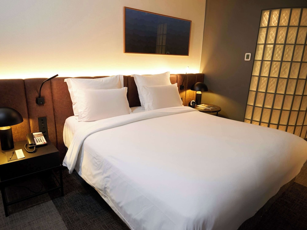 Deluxe Room, 1 Queen Bed, City View (Premium)