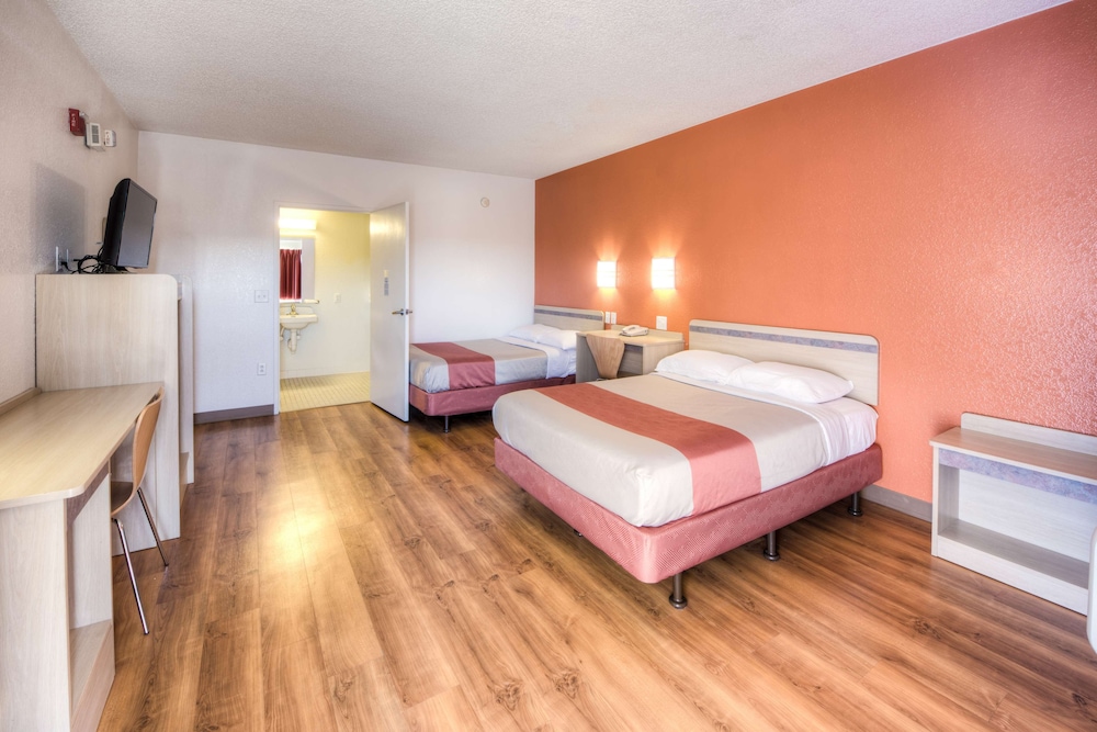 Deluxe Room, 2 Double Beds, Accessible, Non Smoking photo 3