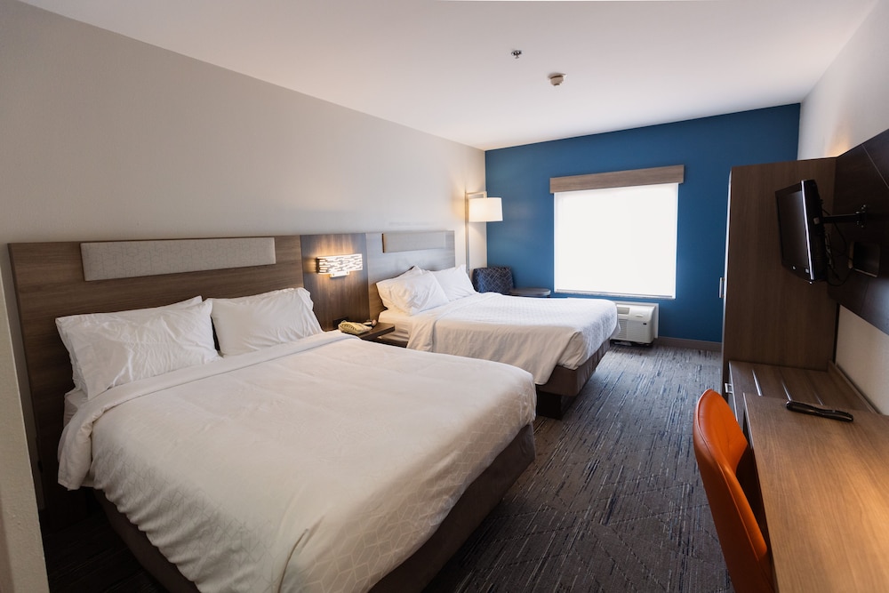 Standard Room, 2 Queen Beds - Photo 1