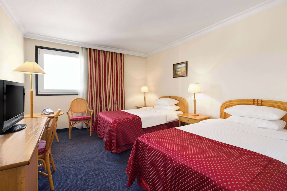 Room, 2 Twin Beds, Non Smoking - Photo 1