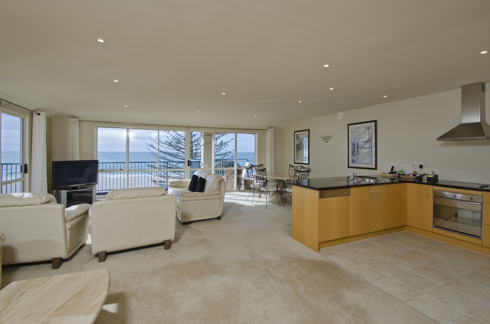 Penthouse, 2 Bedrooms, Ocean View photo 2