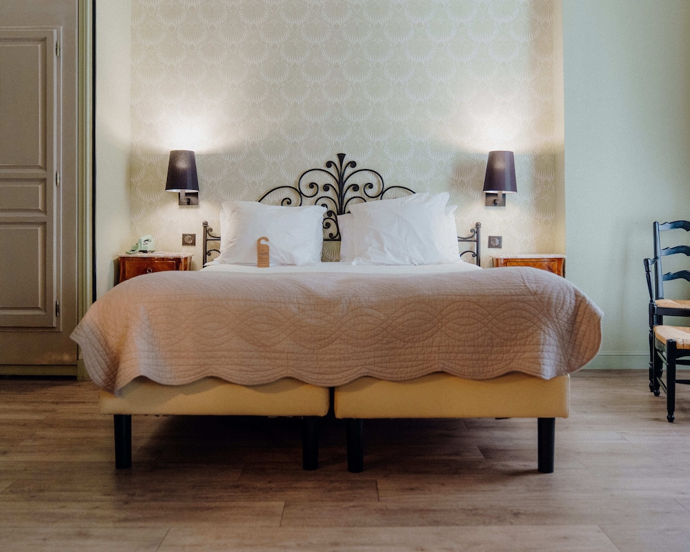 Deluxe Room - Photo 6