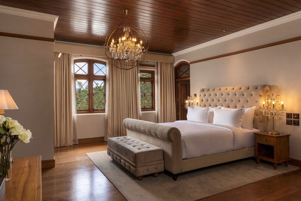 Junior Double Room, 1 King Bed, Bathtub, Garden View