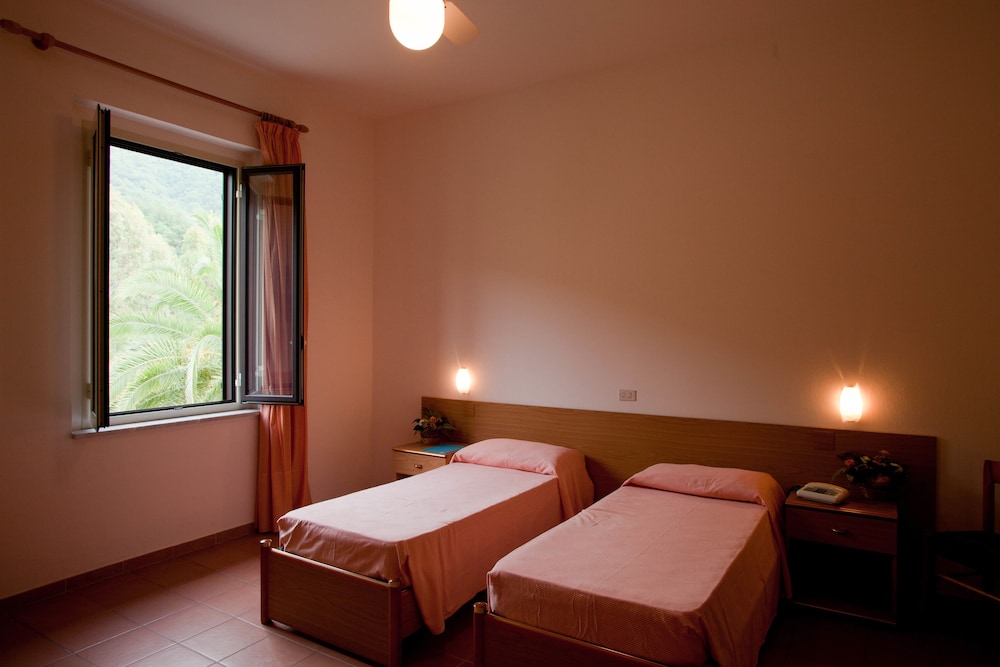 Double or Twin Room photo 3