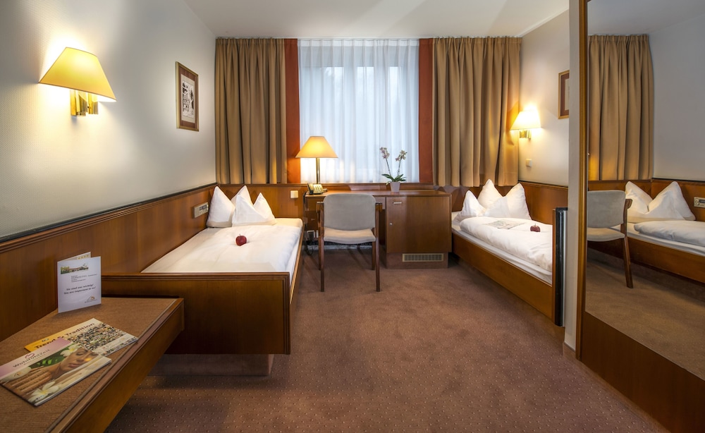 Standard Twin Room, Garden View