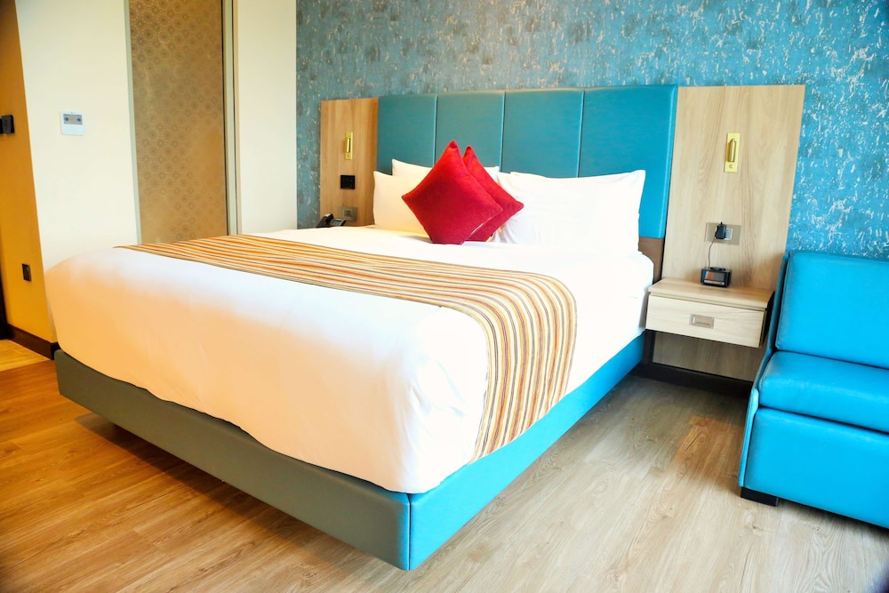 Deluxe Room, 1 King Bed, City View - Photo 8