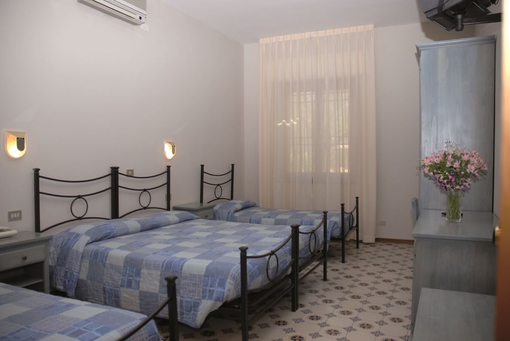 Quadruple Room photo 2