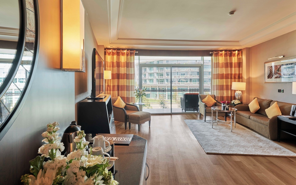 Suite, Corner photo 3