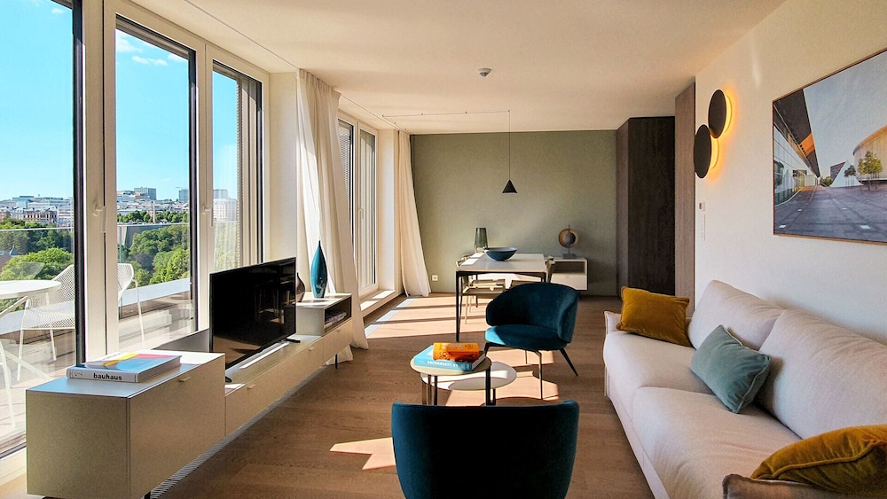 Presidential Penthouse, City View