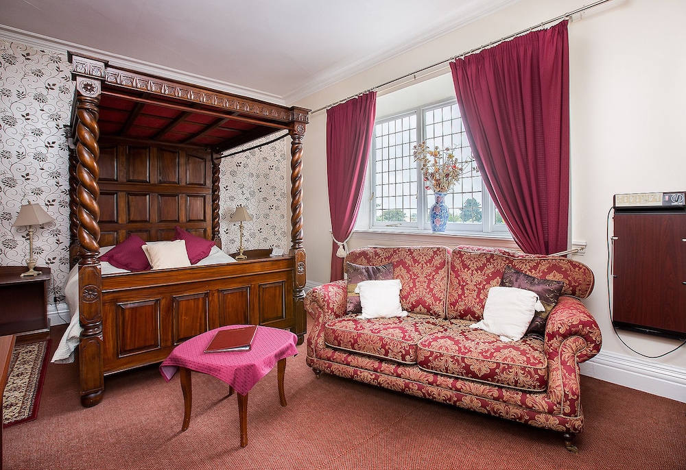 Deluxe Room, 1 King Bed, City View (Four Poster) photo 3