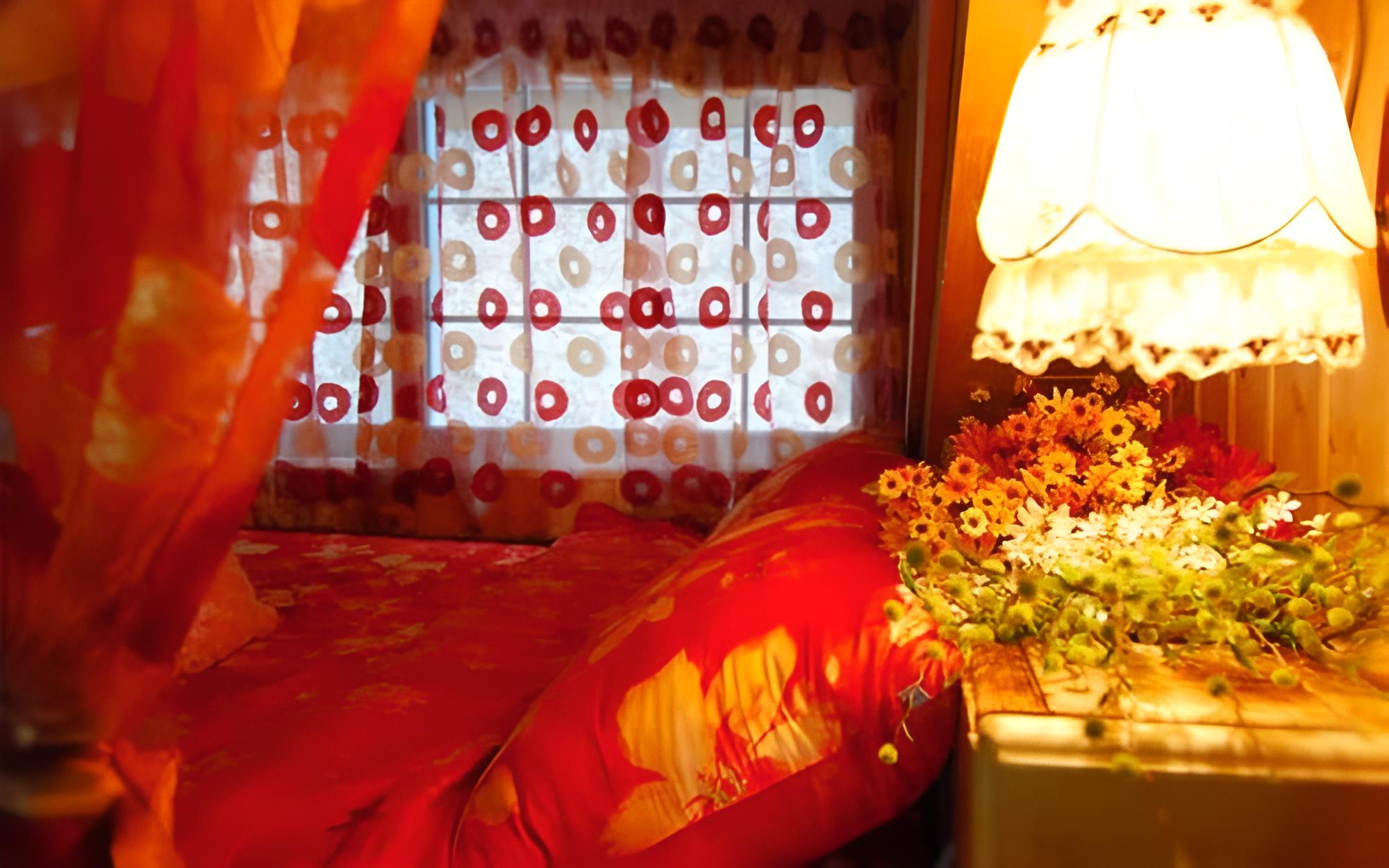 Room (Lanterns) photo 1