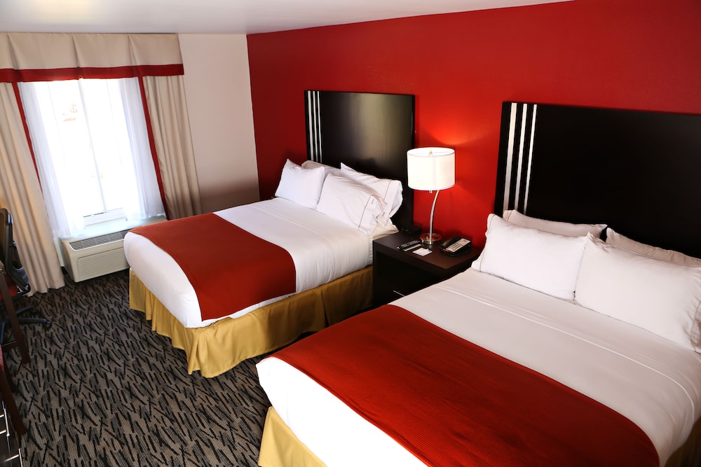 Suite, Multiple Beds (Additional Living Area) - Photo 3