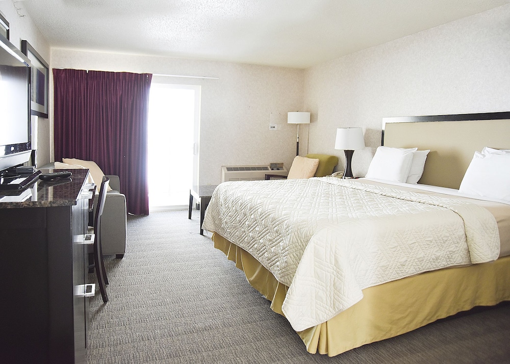 Elite Room, 1 King Bed, River View, Mountainside
