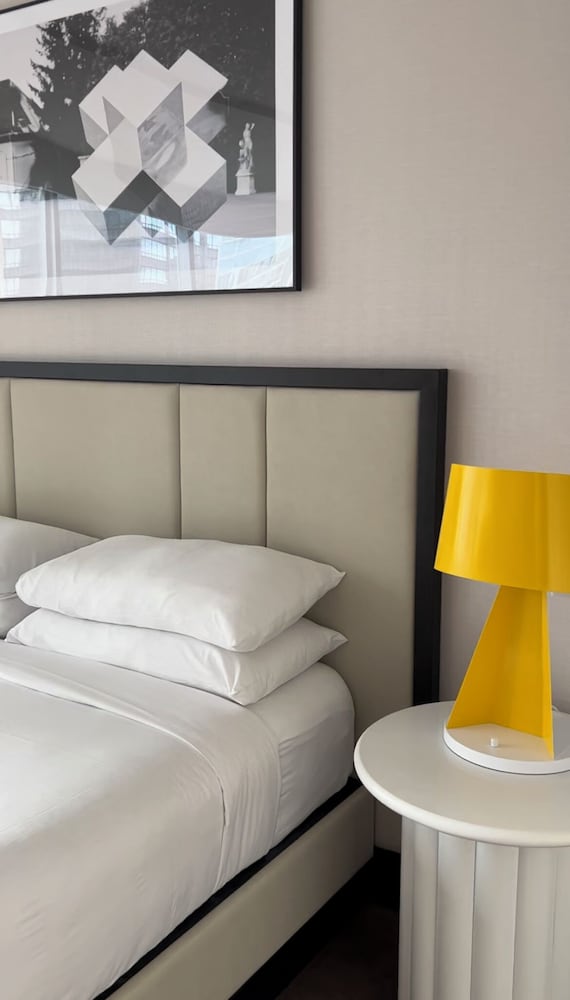 Room, 1 King Bed, Bathtub, River View