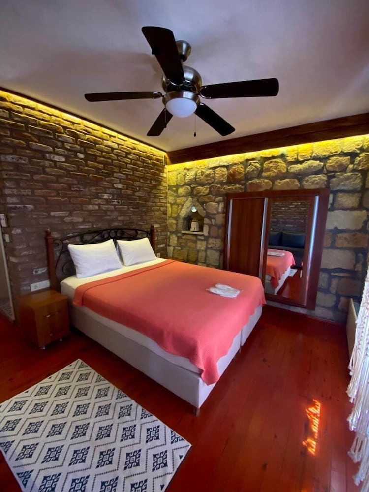Design Double Room, 1 Bedroom, Non Smoking, Sea View with Balcony