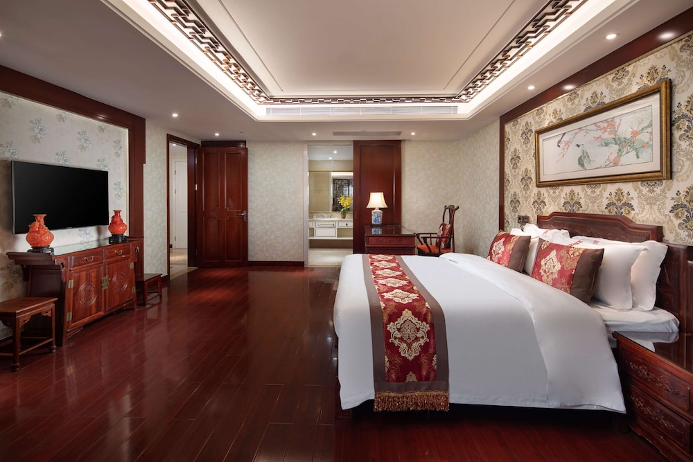 Presidential Suite, 1 King Bed, Smoking photo 1