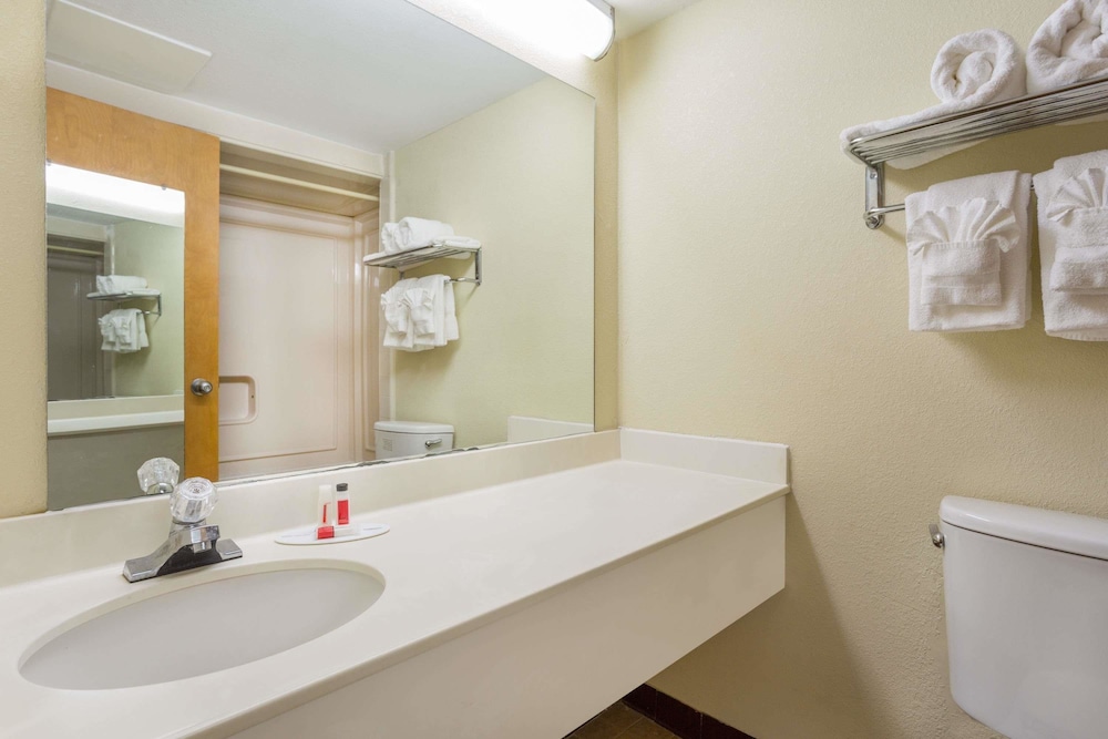 Basic Room, 1 Twin Bed, Non Smoking photo 3