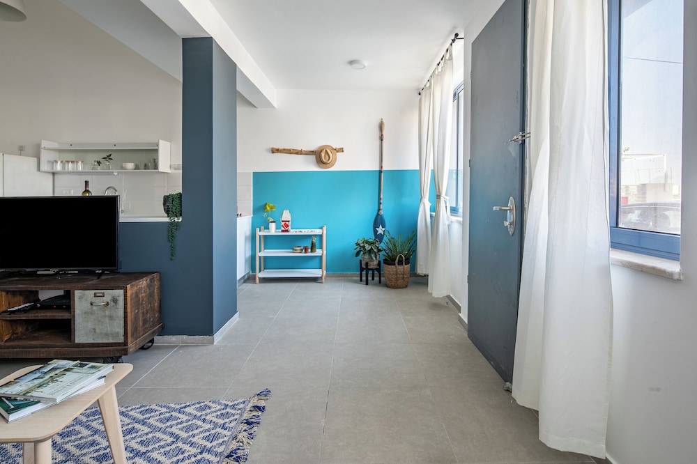 Apartment, 3 Bedrooms, Garden Area photo 2