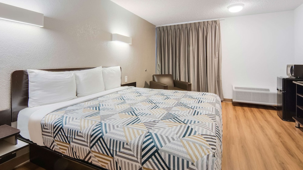 Deluxe Suite, 1 King Bed, Non Smoking, Kitchenette photo 3