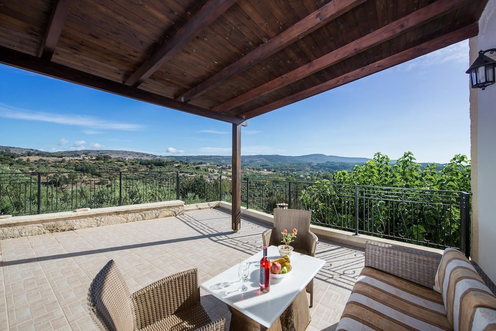 Villa photo 2