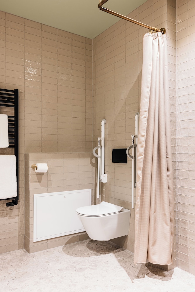 Suite - Photo 10