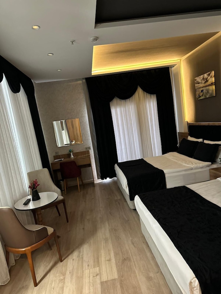 Standard Twin Room, Balcony, City View photo 3