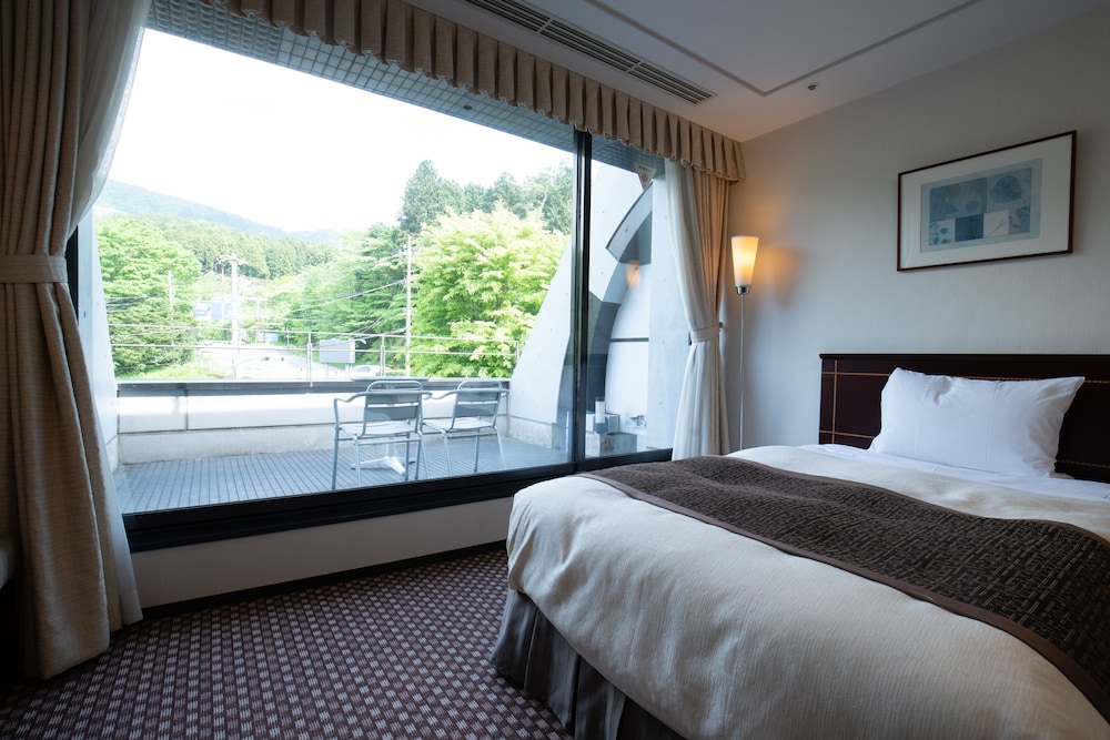 [Non-smoking] Western Style Standard Twin Room (35 sqm) Half-board plan Japanese French Dinner - Photo 2