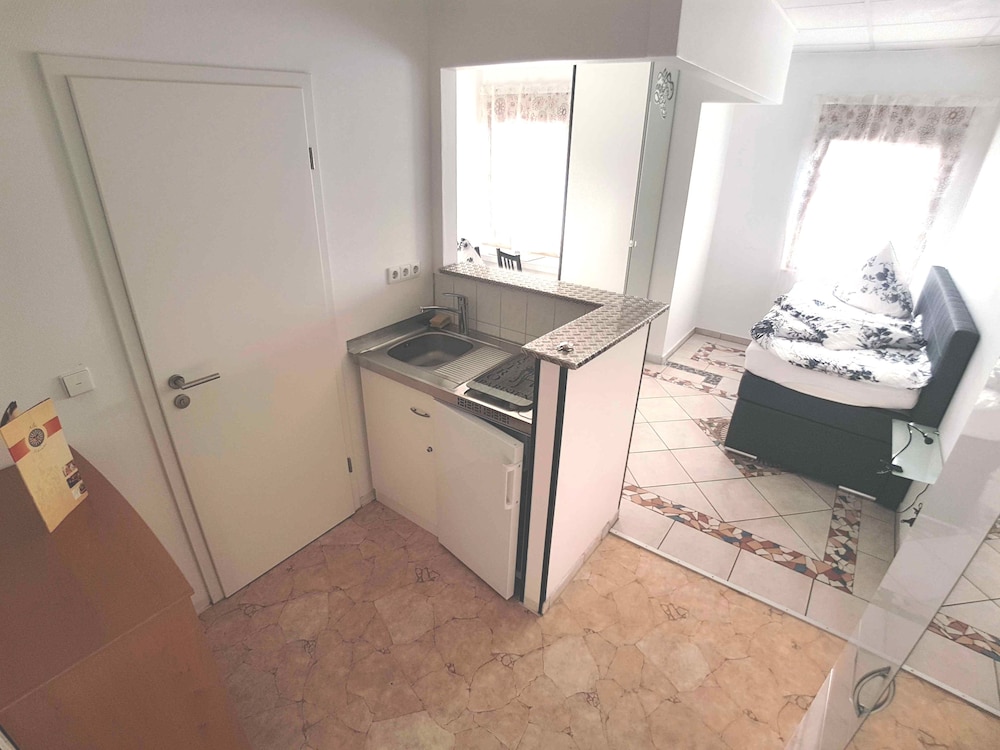 Standard Double Room, 2 Twin Beds, Non Smoking, Refrigerator & Microwave photo 3