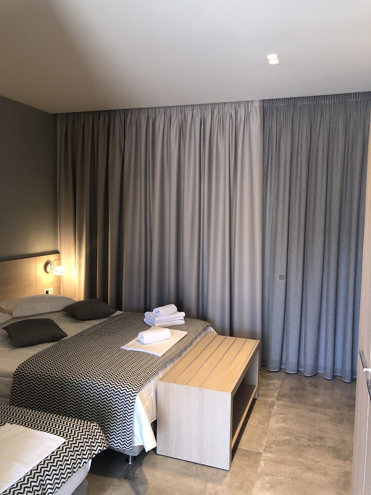 Deluxe Triple Room - Photo 1