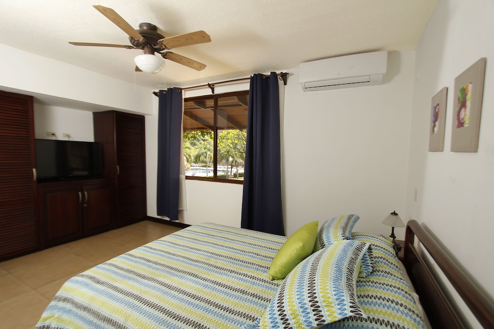 Luxury Villa, 3 Bedrooms, Partial Sea View
