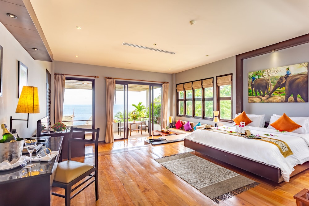 Grand Thai with Natural Ocean View & Spa Bath - Photo 1