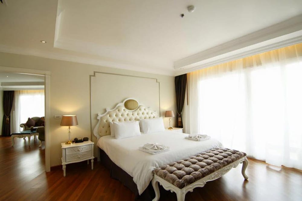 Suite, 1 Bedroom - Photo 2