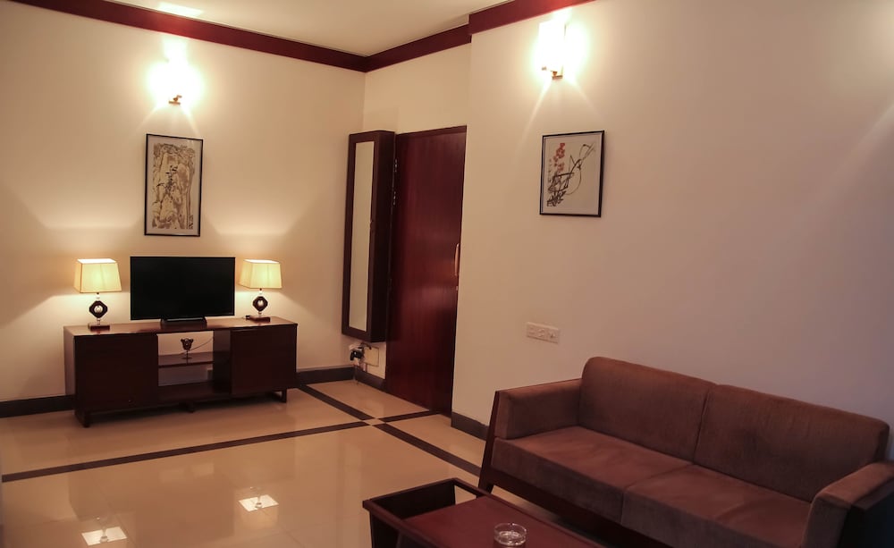 Business Suite, 1 Queen Bed photo 1