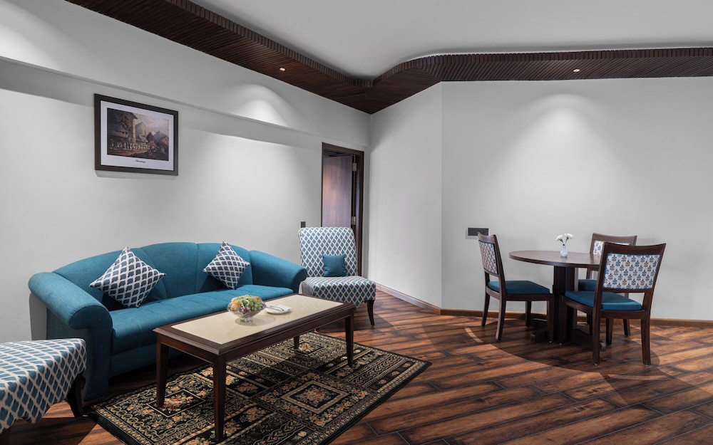 Luxury Suite photo 2
