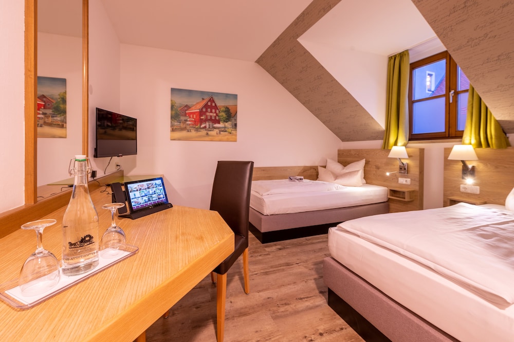 Basic Twin Room, 1 Bedroom, Non Smoking photo 3
