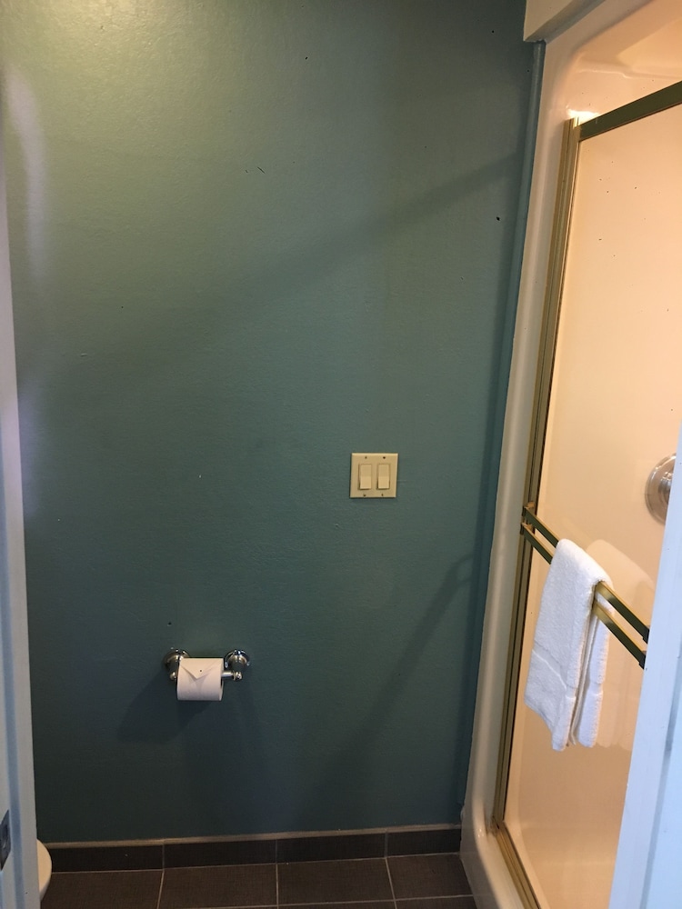 Standard Double Room, 2 Double Beds, Non Smoking - Photo 5
