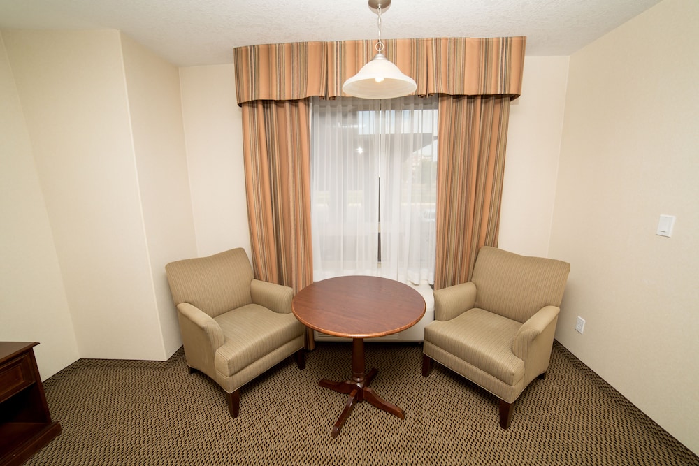 Suite, 1 King Bed - Photo 5