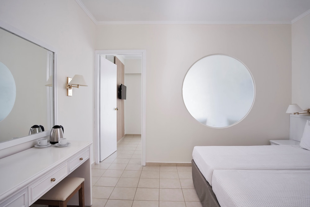 Family Room, Garden View