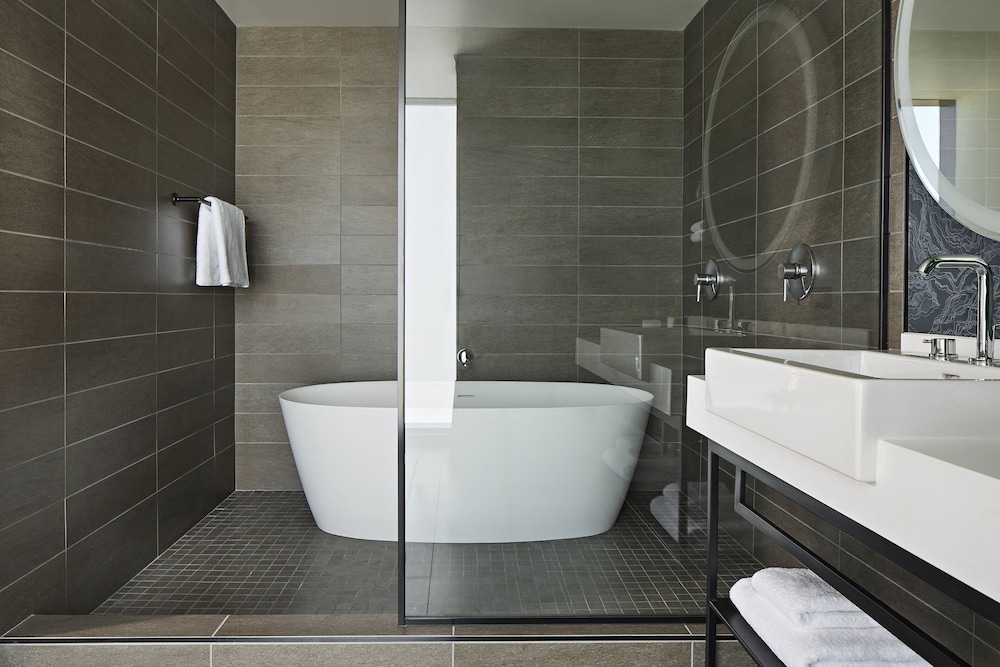 Premium Room, 1 King Bed (Separate Shower, Soaking Tub)