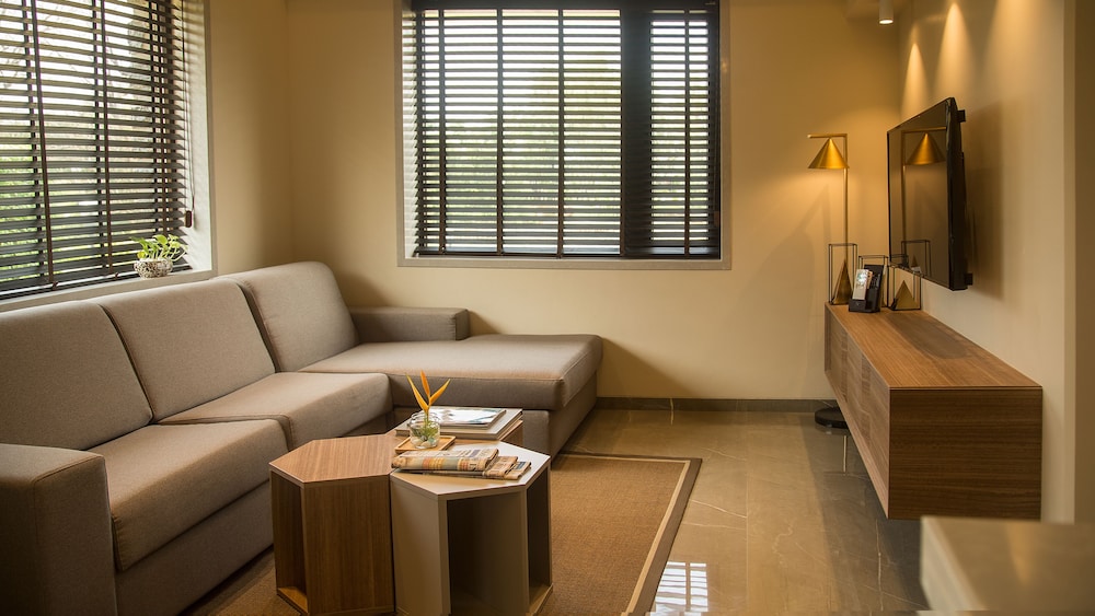 Premium Lake View Suite - Photo 4