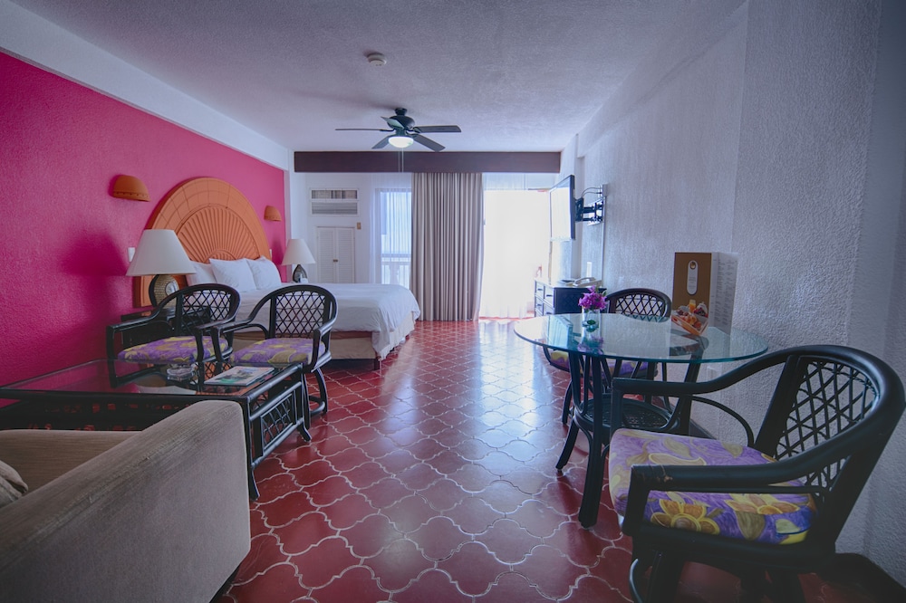 Studio Oceanfront King Size With Balcony And Sofa Bed