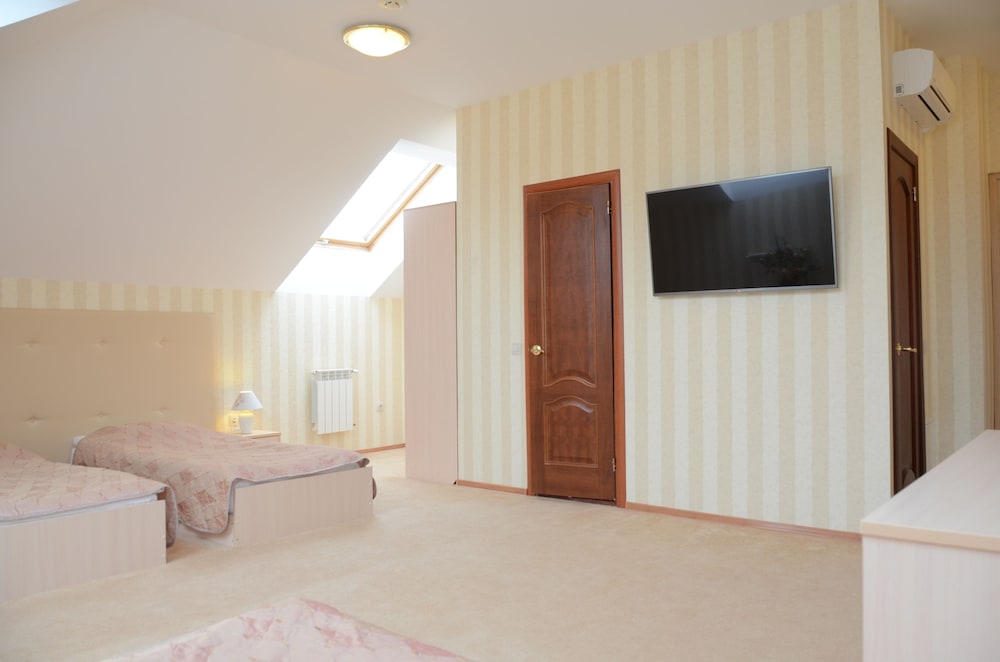 Standard Triple Room, 3 Twin Beds photo 2