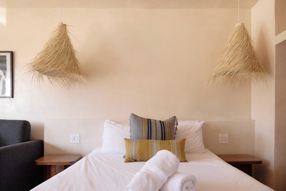 Deluxe Room, 1 Queen Bed with Sofa bed, Kitchenette photo 1