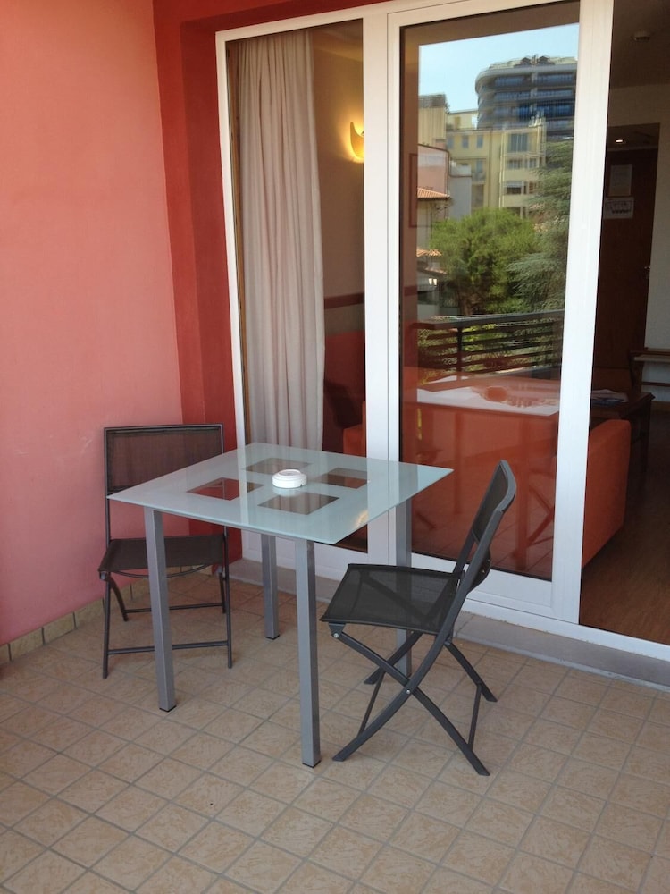 Double Room - Photo 10