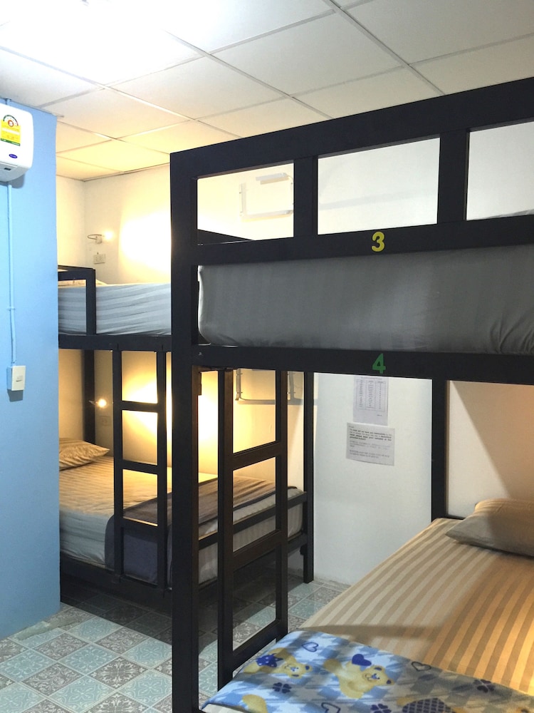 Quadruple Room With Private Bathroom photo 2
